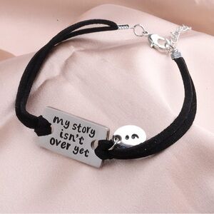 “ My Story Isn’t Over Yet ; ”Suicide Survivor Bracelet